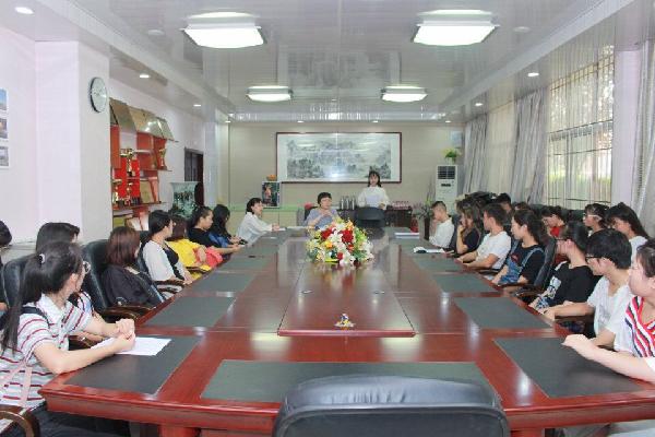 少数民族学生考前冲刺答疑解惑交流会现场 少数民族学生考前冲刺答疑解惑交流会现场