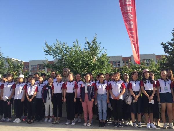 学生党员们整装待发 学生党员们整装待发
